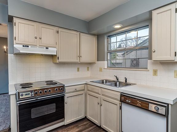 4th image of 2657 E Geddes Pl