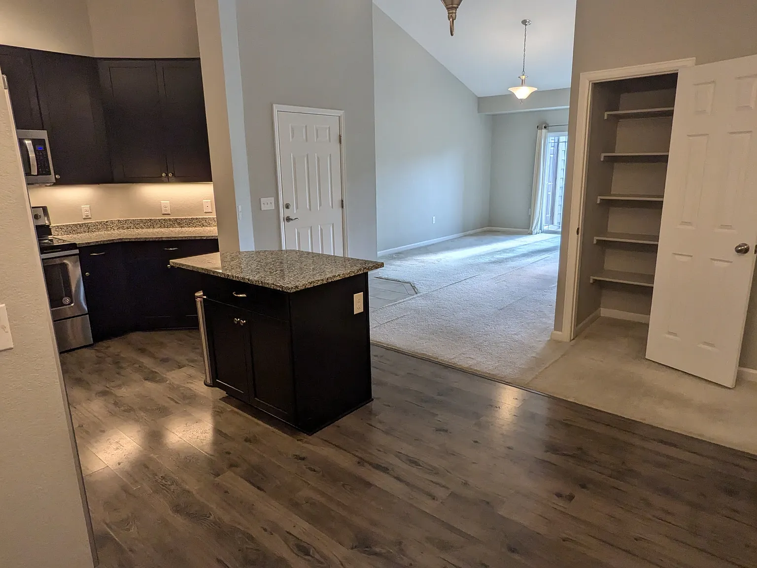 3 bed, 1300 sqft, $2,300 — Photo 3