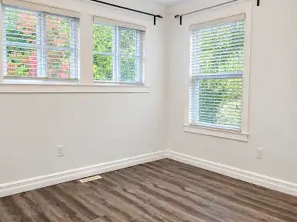 4 bedroom rental in Surrey — photo 9