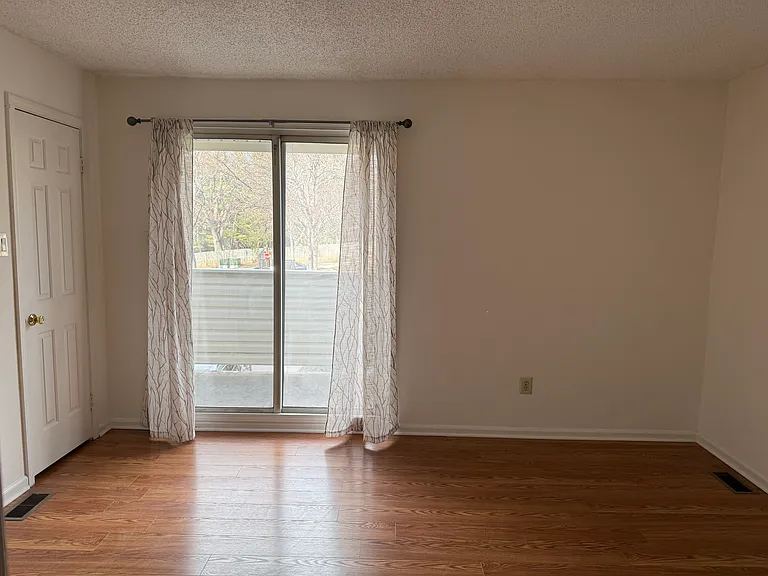 346 New Market Ct — Photo 7