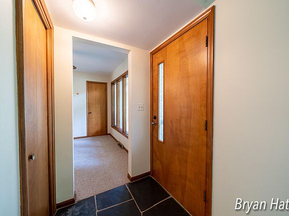 5th image of 3233 Las Vegas Dr NE