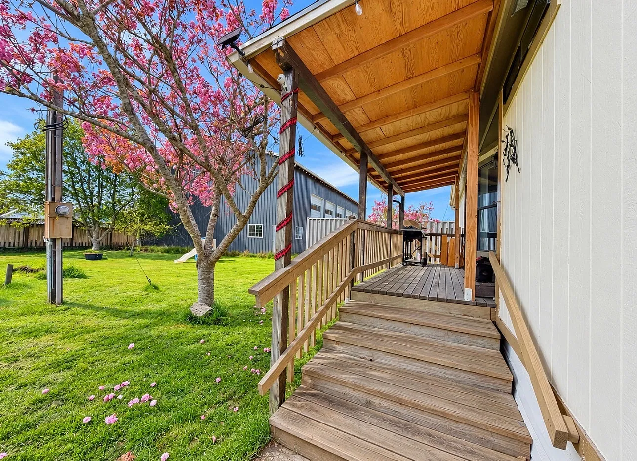3 bed, 1296 sqft, $2,200 — Photo 3