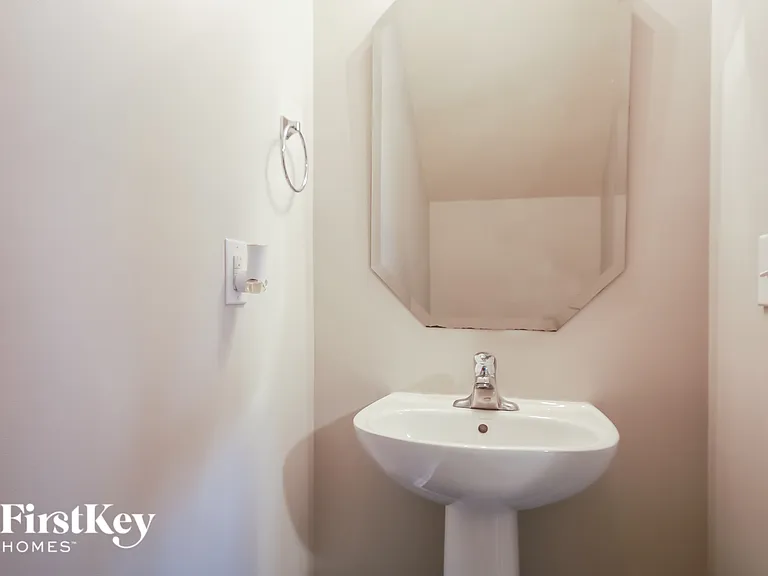 513 Ellingsworth Ln — Photo 14