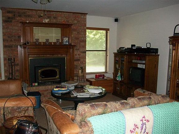 3rd image of 367 W Blackjack St