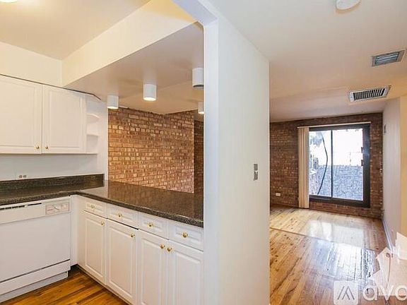 4th image of 1220 N La Salle St #G2