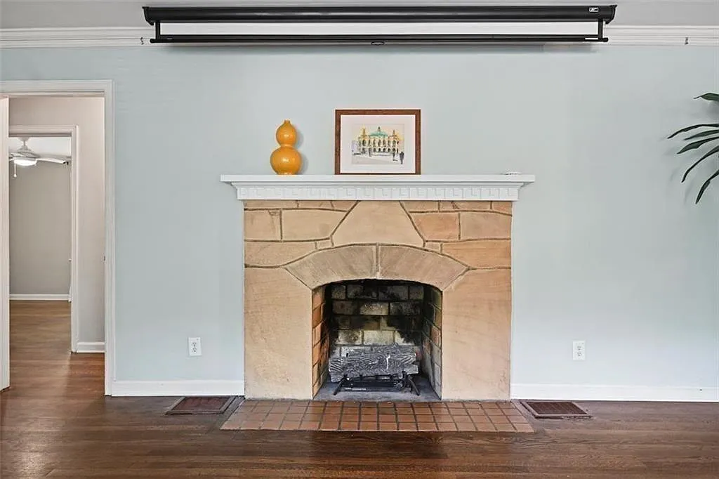 3 bed, 1.5 bath, 1744 sqft, $2,300 — Photo 4