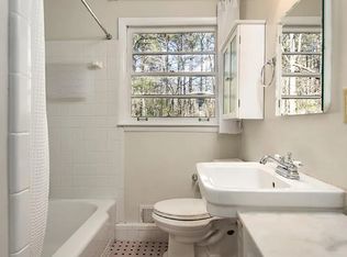 352 W Wieuca Rd NE, Atlanta, GA 30342