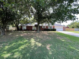 2405 Brownstone Dr, Burleson, TX 76028