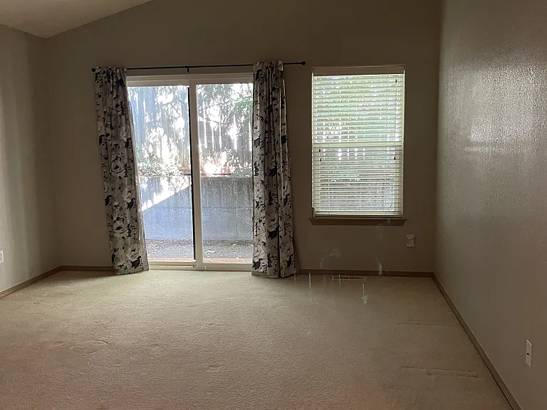1544 Derby Ln SE — Photo 14