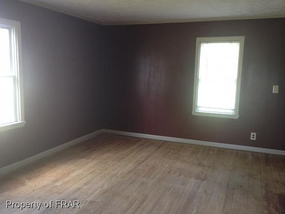 2nd image of 210 Knight St