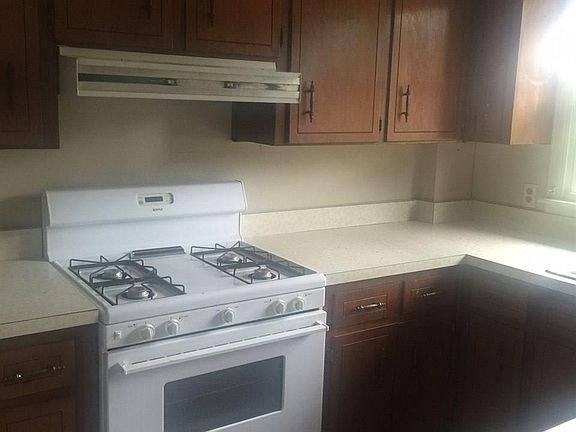 4th image of 533 Corday St