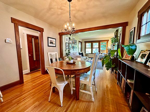 Dining room.