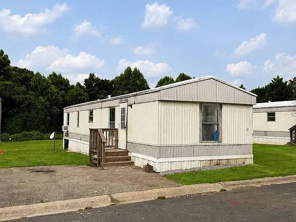39 Midway Dr, Lavonia, GA 30553