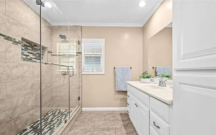 14913 Roxton Ave — Photo 12