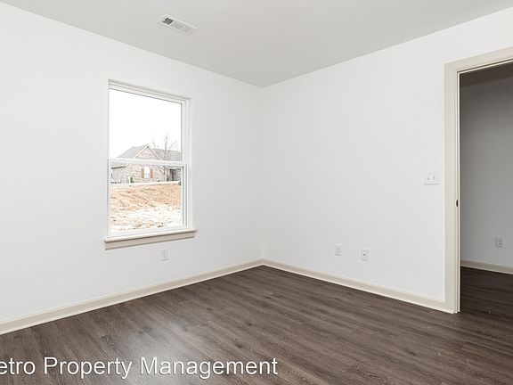 3rd image of 102 Duffy Ct
