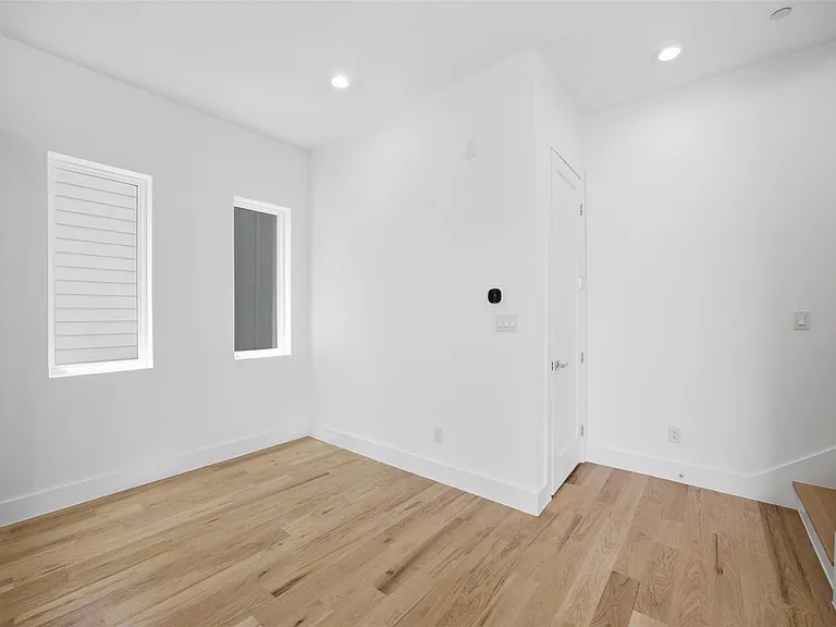 4605 Belmont Ave #2 — Photo 18