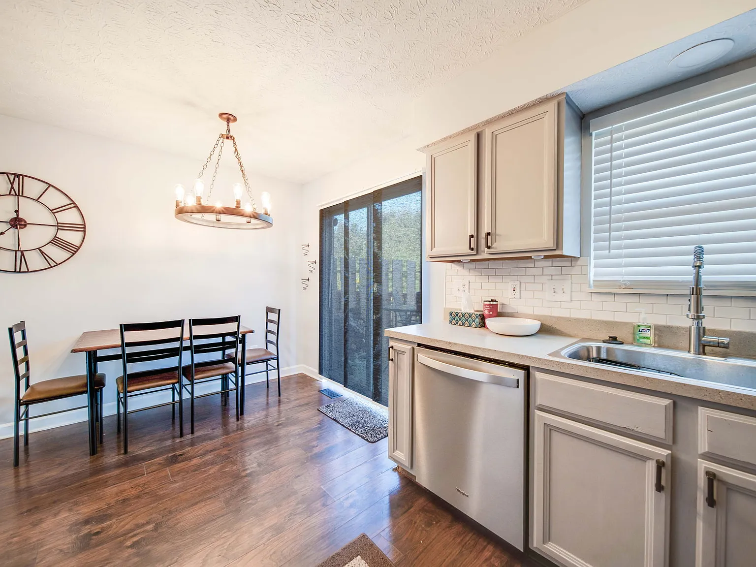 2 bed, 1256 sqft, $1,800 — Photo 2