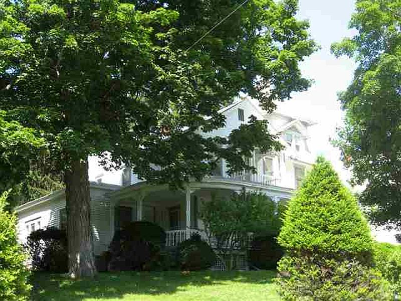 2nd image of 3 MAPLE Terrace