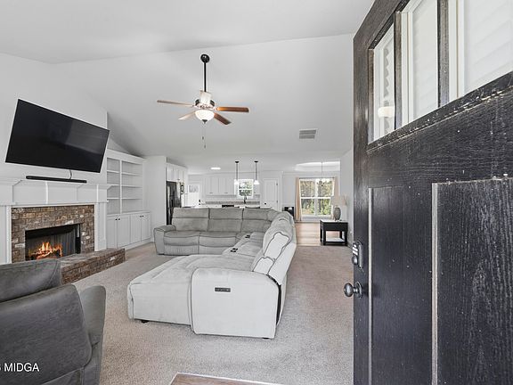5th image of 381 Riley Cir NW
