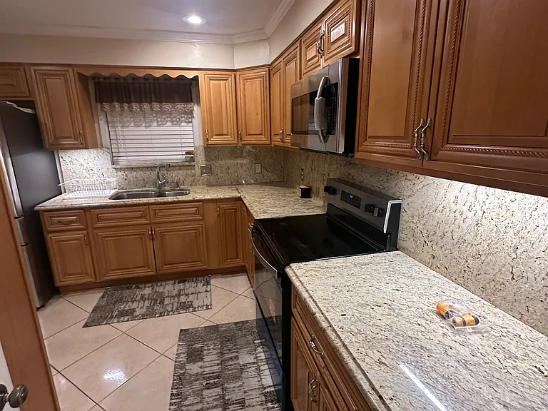 412 Glenmeade Ct — Photo 6