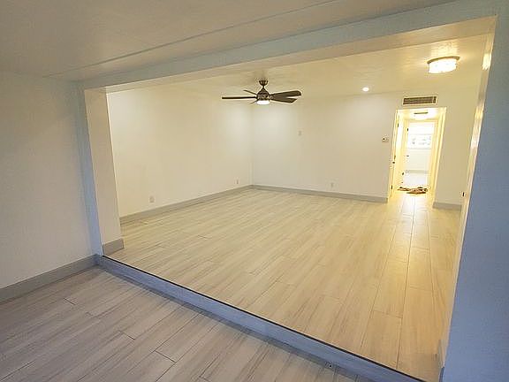 FLORIDA ROOM - LIVING ROOM