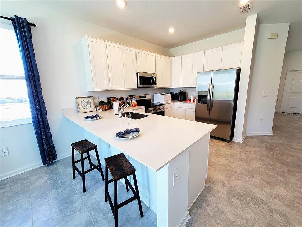 3 bed, 2.5 bath, 1840 sqft, $2,200 — Photo 4