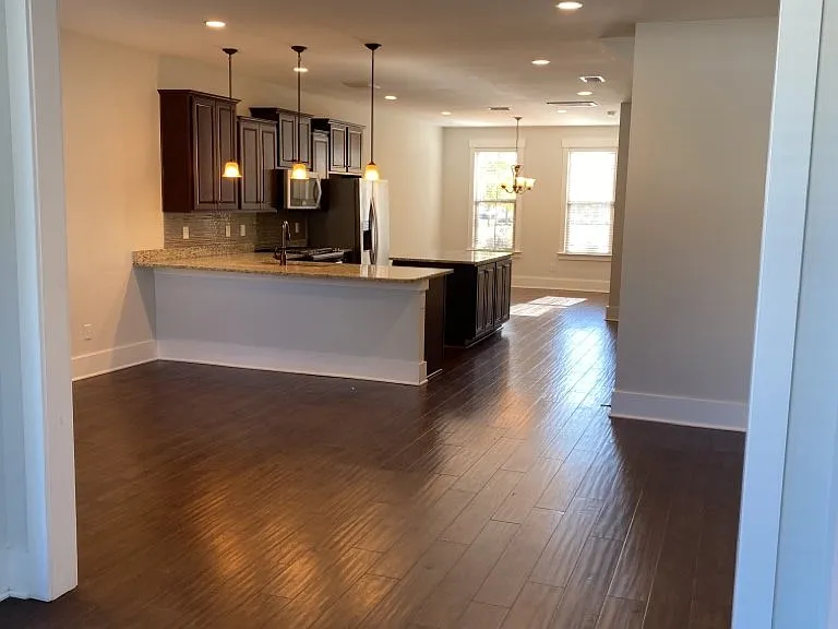 250 Oak Park St — Photo 10