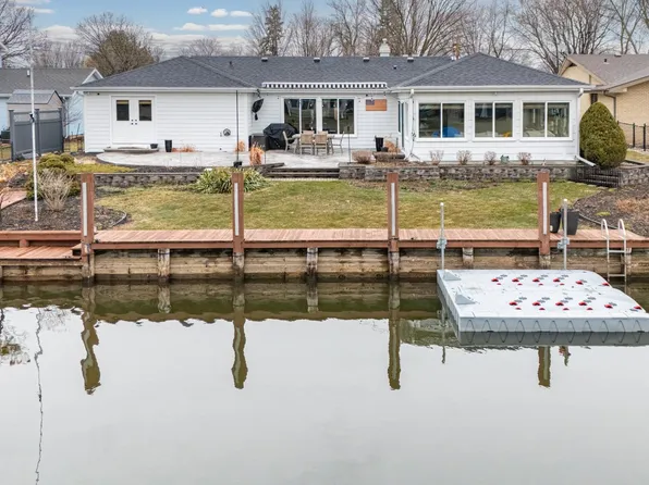 933 Starboard Ct, Oshkosh, WI 54901