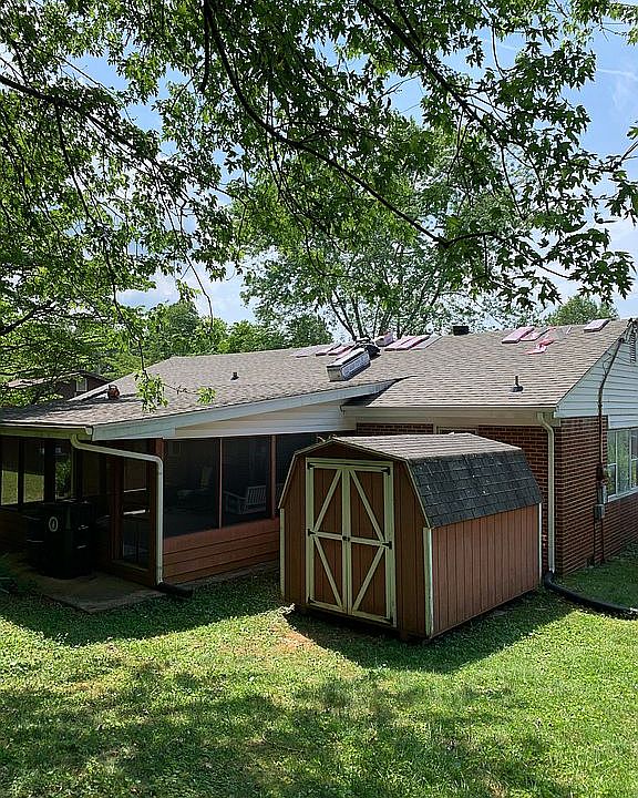 2nd image of 541 W Hillcrest Dr