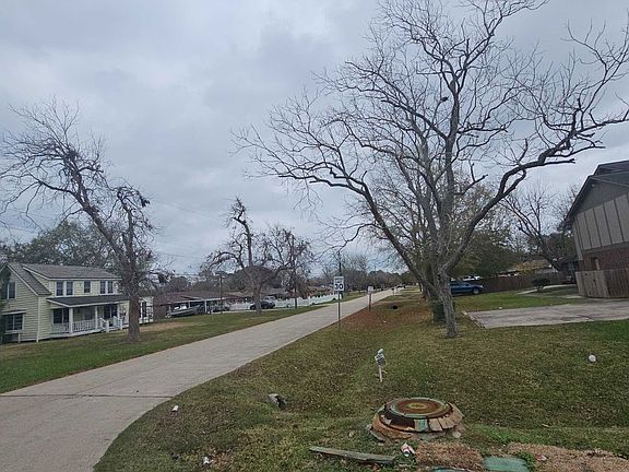 4th image of 2510 Pecan Manor St