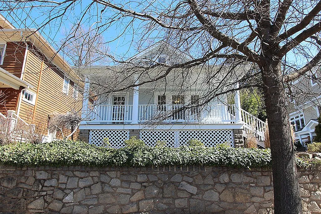 5417 Macarthur Blvd NW photo 1