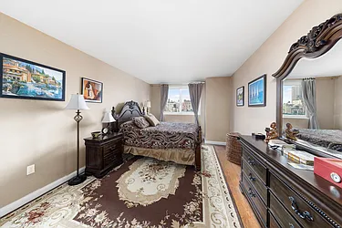 Rented by R New York