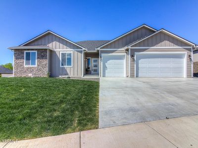 402 N 90th Ave, Yakima, WA, 98908