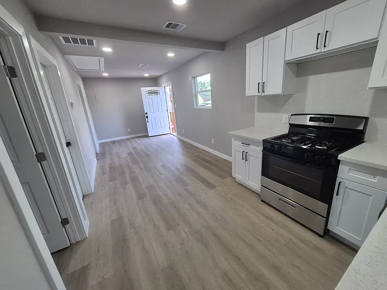 2209 Gano St #4 — Photo 10