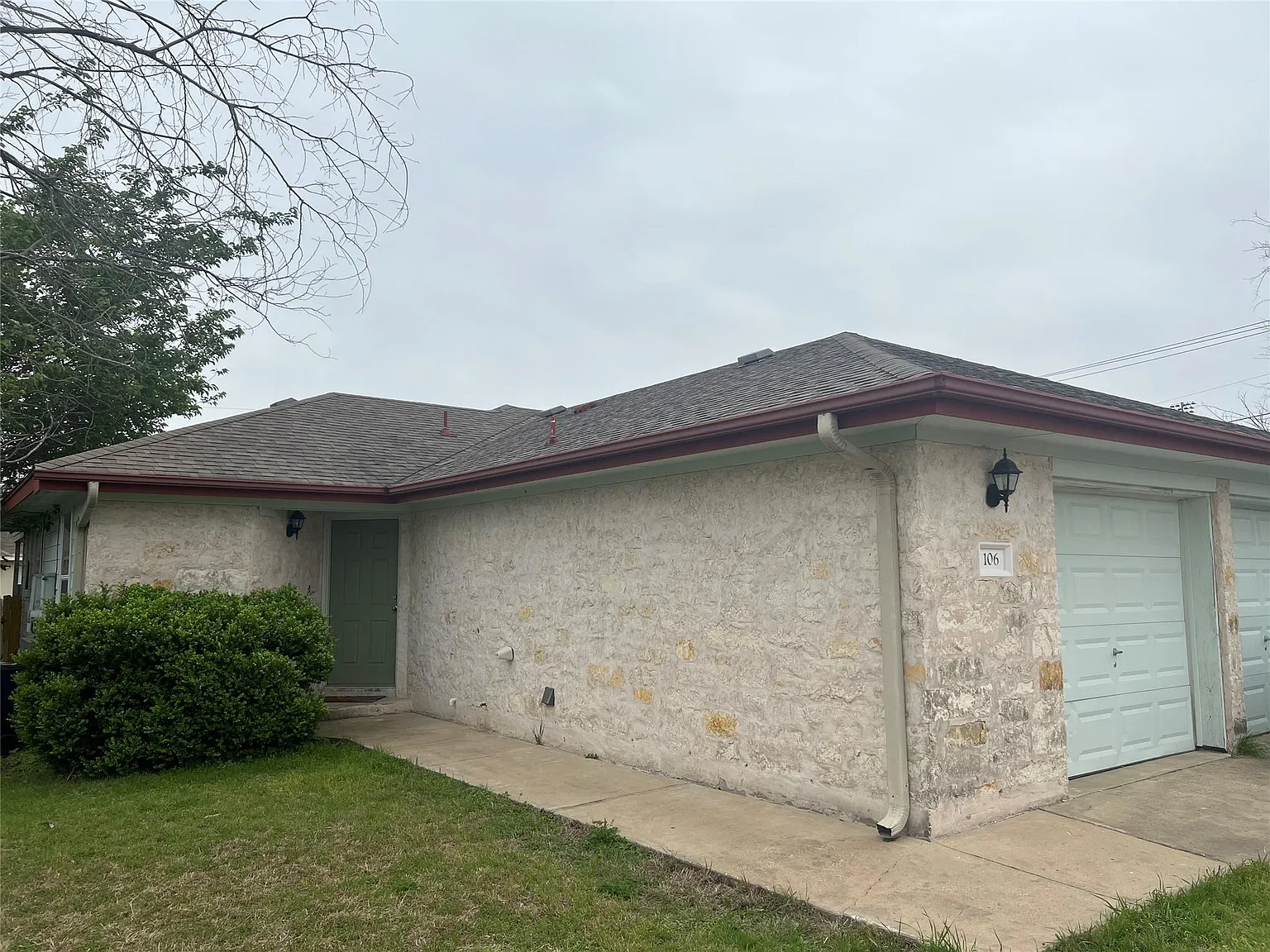 2 bed, 2.0 bath, 1000 sqft, $1,299 — Photo 2