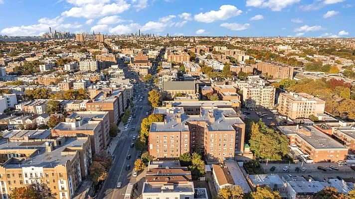 Sold by Remax Edge | media 26