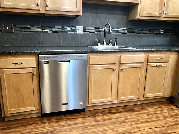 3rd image of 238 Pawling Ave