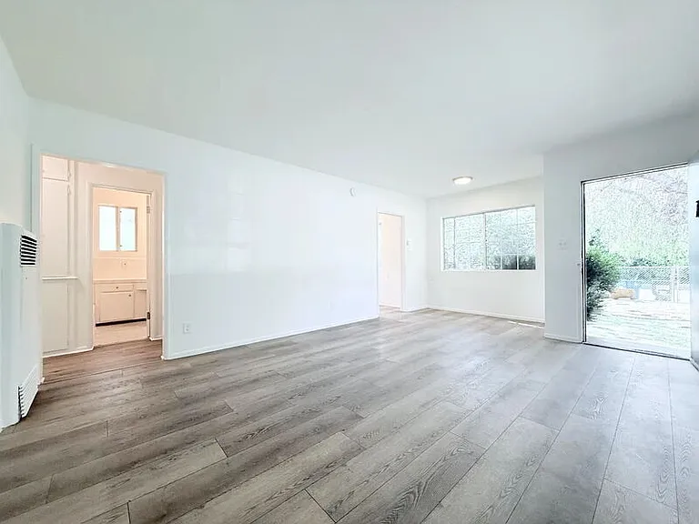10565 Camarillo St — Photo 6