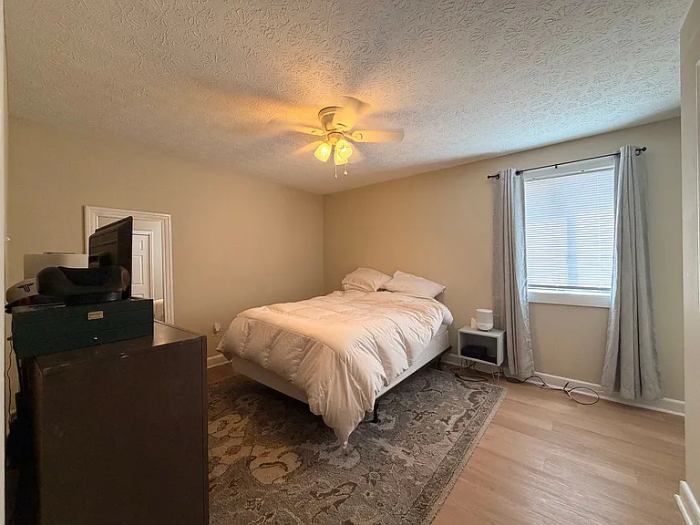 102-104 Welch Pl — Photo 10