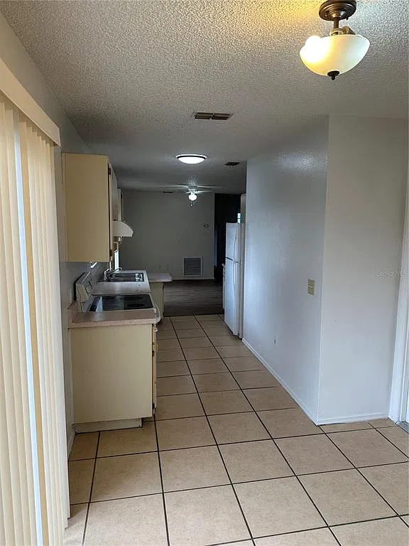 3 bed, 2.0 bath, 1152 sqft, $1,350 — Photo 2