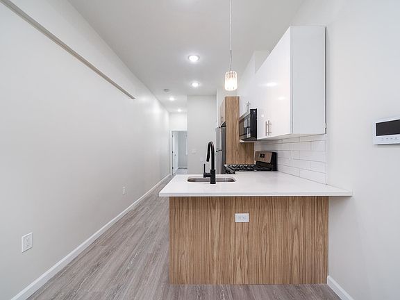 4th image of 126 Saint Pauls Ave #2R