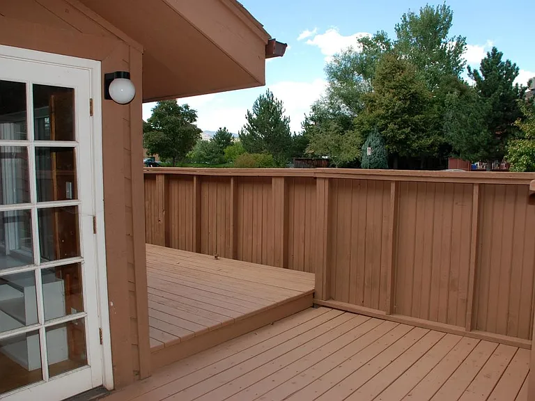 Deck (off living room)