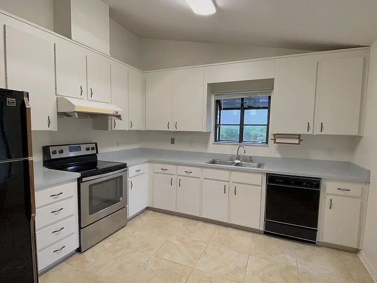 7720 NW 38th Pl — Photo 12