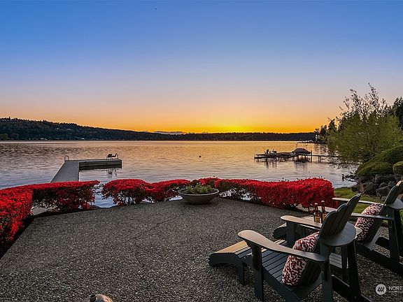 5th image of 3303 E Lake Sammamish Shore Lane SE
