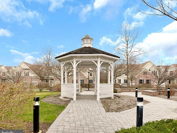 5th image of 74 Schindler Ct