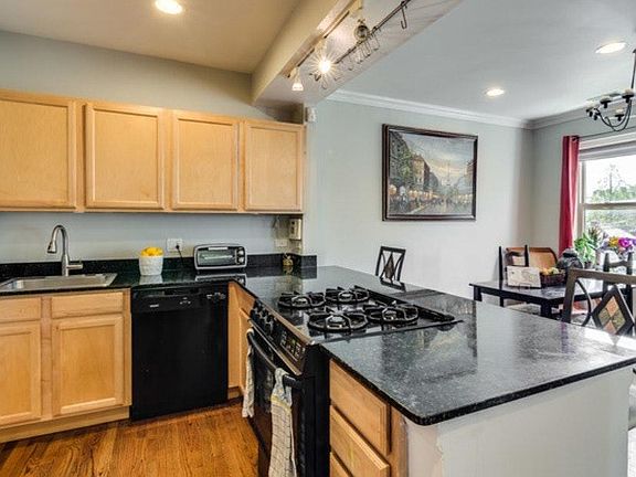 5th image of 3839 N Western Ave Unit 203