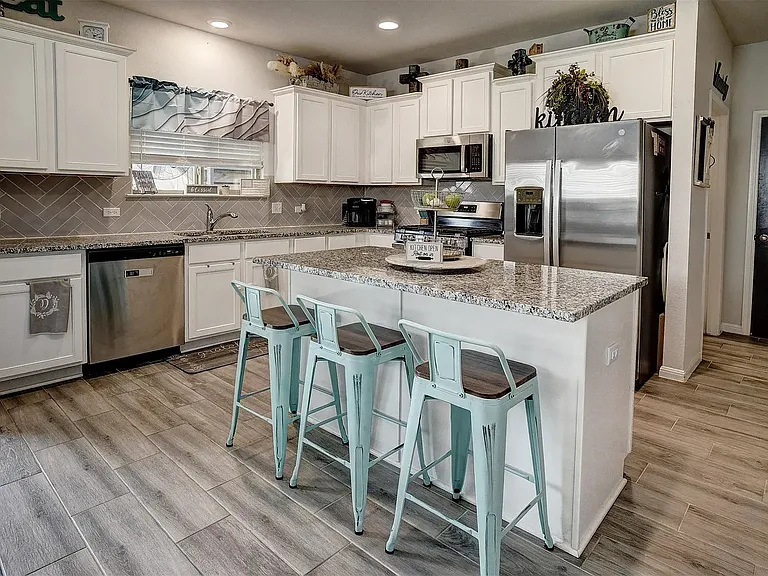 205 Driftwood Ln — Photo 7