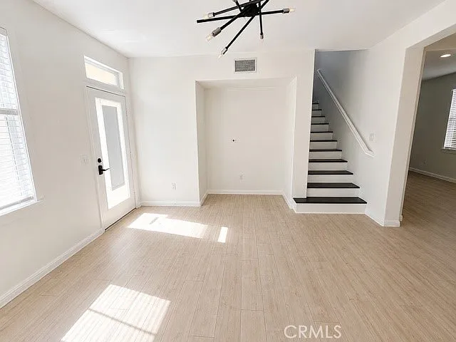 3 bed, 1336 sqft, $3,975 — Photo 4