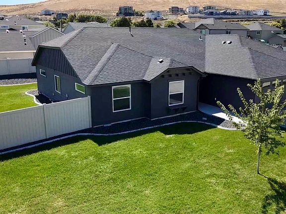 4th image of 3895 Curtis Dr
