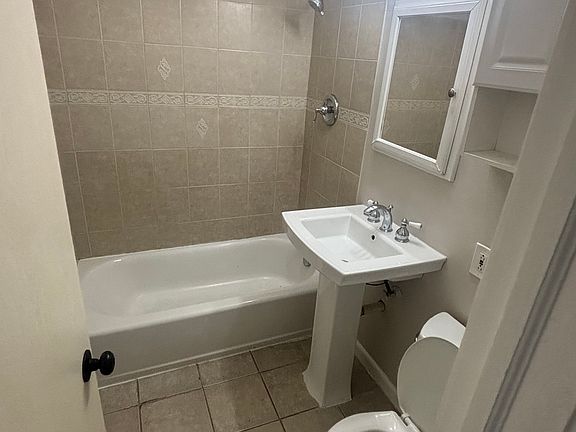 4th image of 2113 Hawthorne Rd